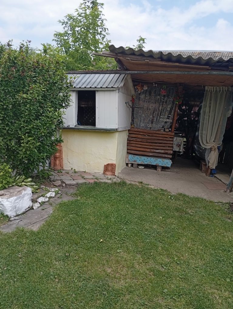 Продам хату по головній дорозі!