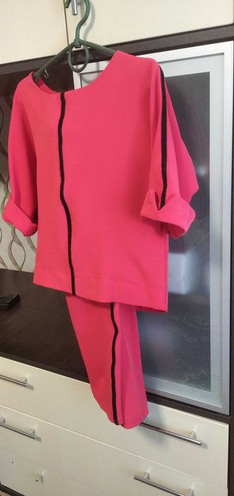 Жіночий костюм...