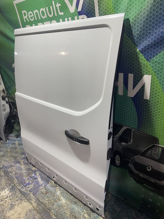 Дверь боковая двері здвижні праві Renault Trafic 3 Opel Vivaro