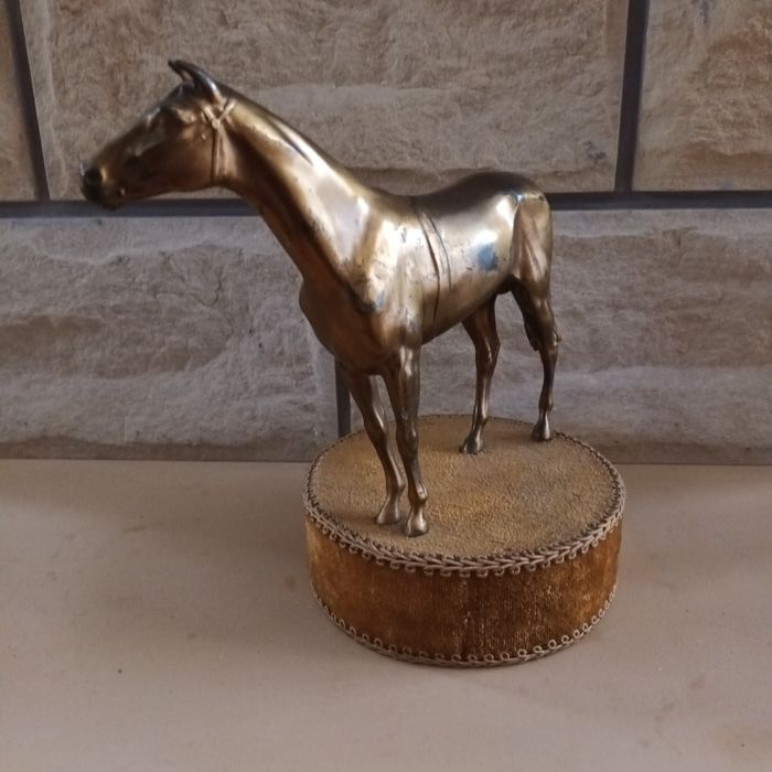 Figurka konia art deco