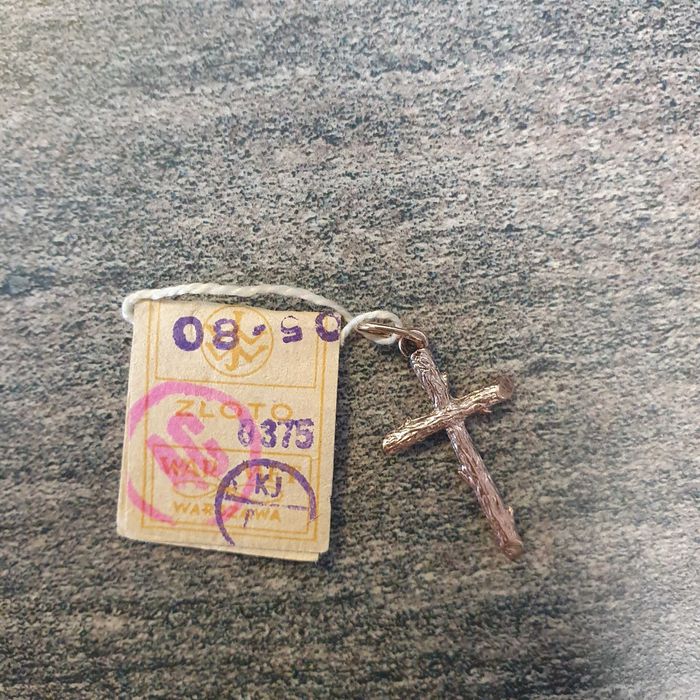 Złota zawieszka Krzyż, próba 375, 1,85g