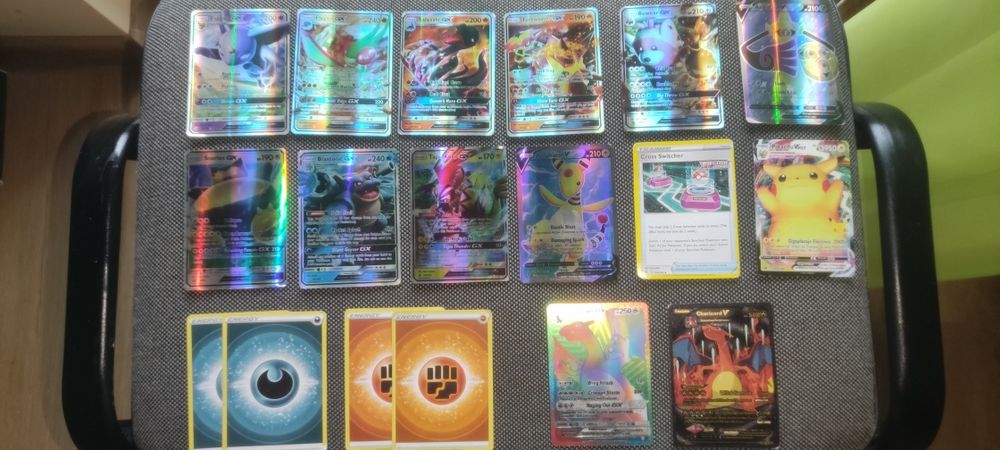 Karty kolekcjonerskie POKEMON