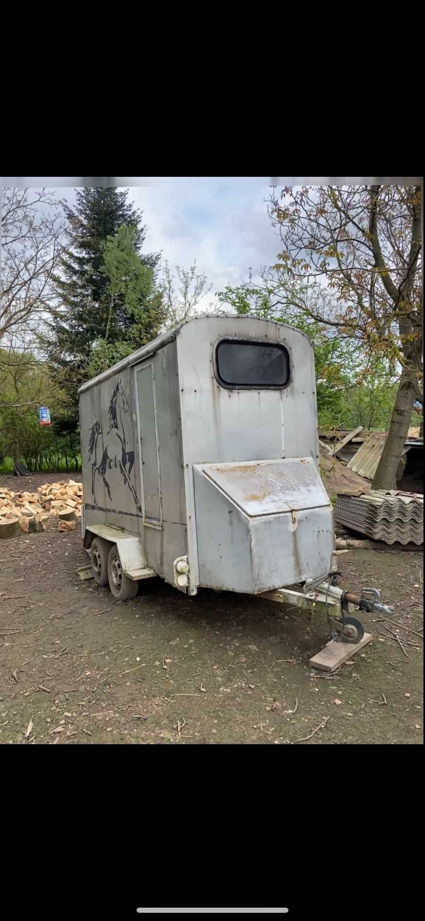 Przyczepka do przewozu koni