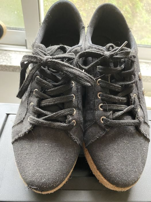 Venda 2 artigos, calçados em bom estado