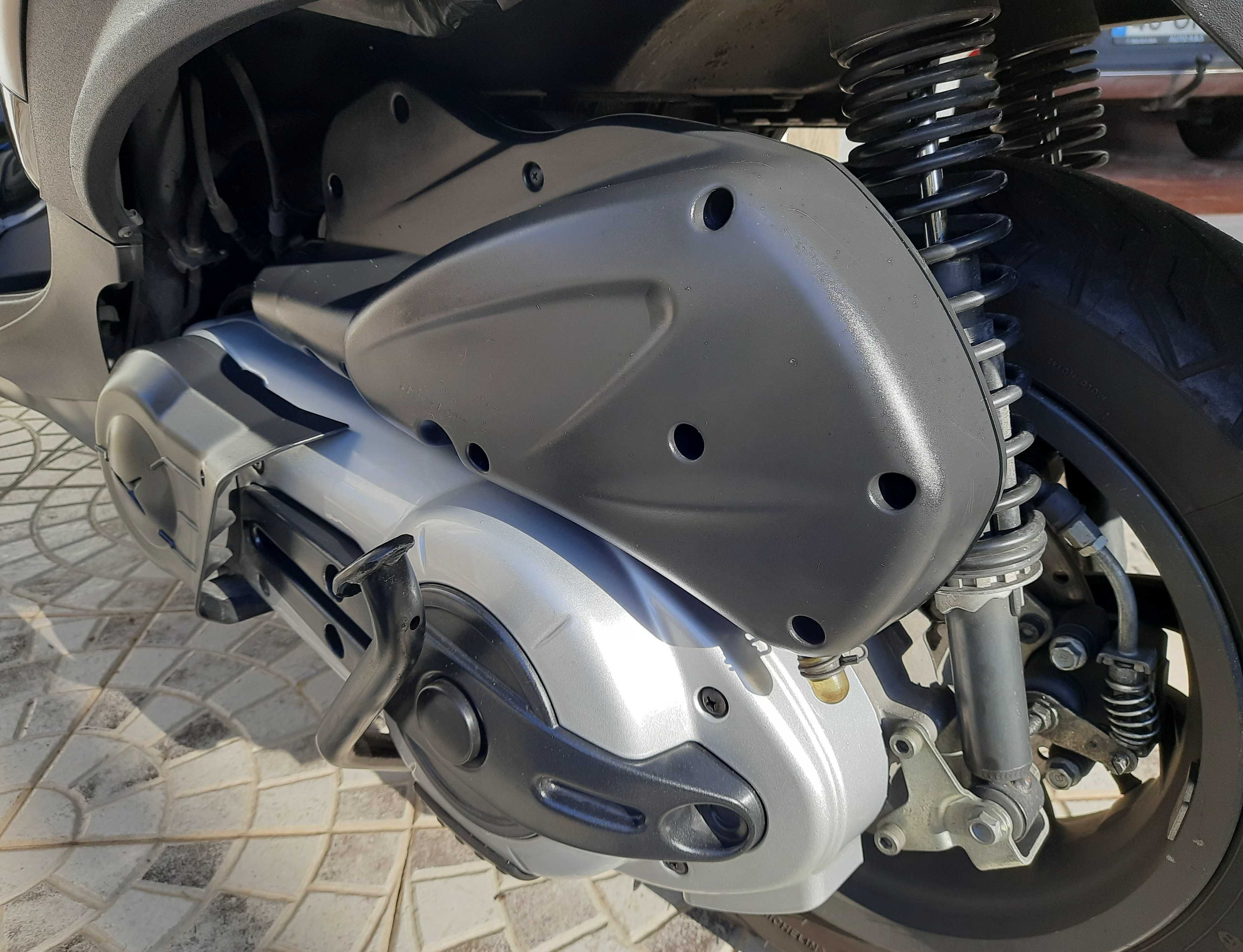 Piaggio MP3 500 LT ( pode conduzir com carta de carro )