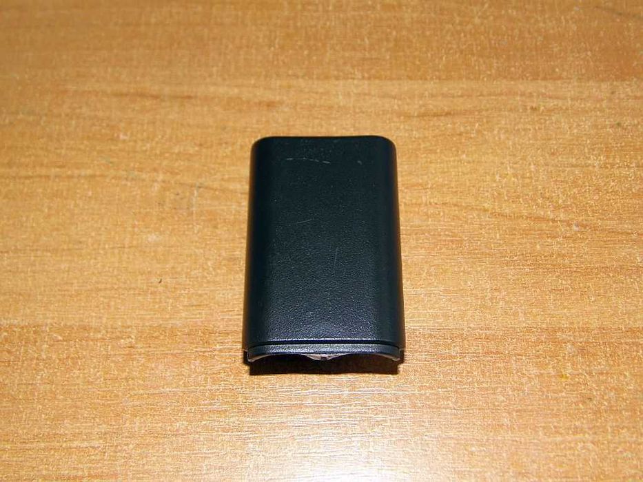 Klapka/Koszyczek na baterie do pada XBox 360 Czarny i biały