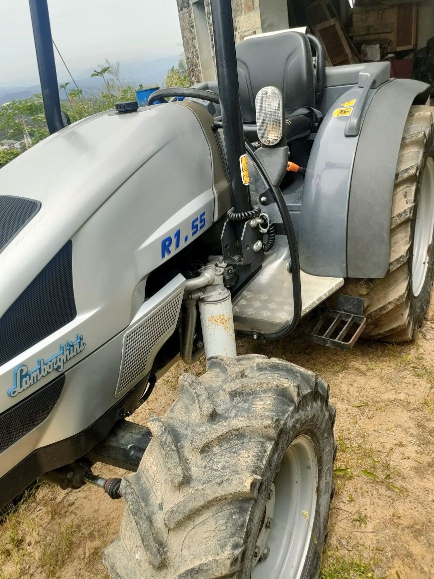 Tractor Lamborghini R155 e carroça