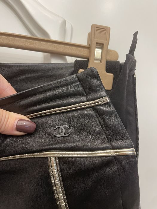 CHANEL piękne spodnie skórzane z lamówkami