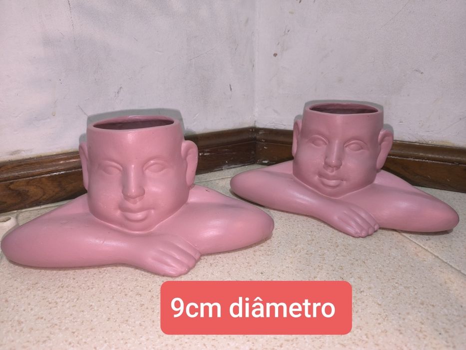 Vasos e floreiras variados