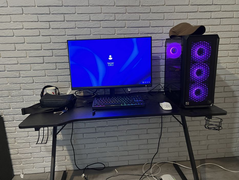 Продам стол в хорошому станы