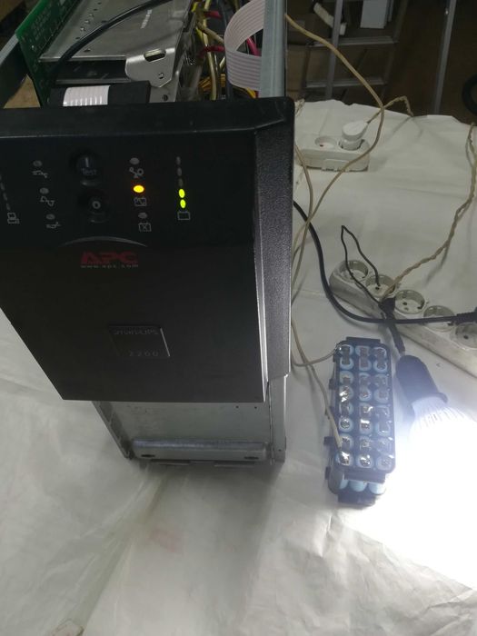 Безперебійник APC Smart-UPS 2200VA USB Чиста синусоїда !!!