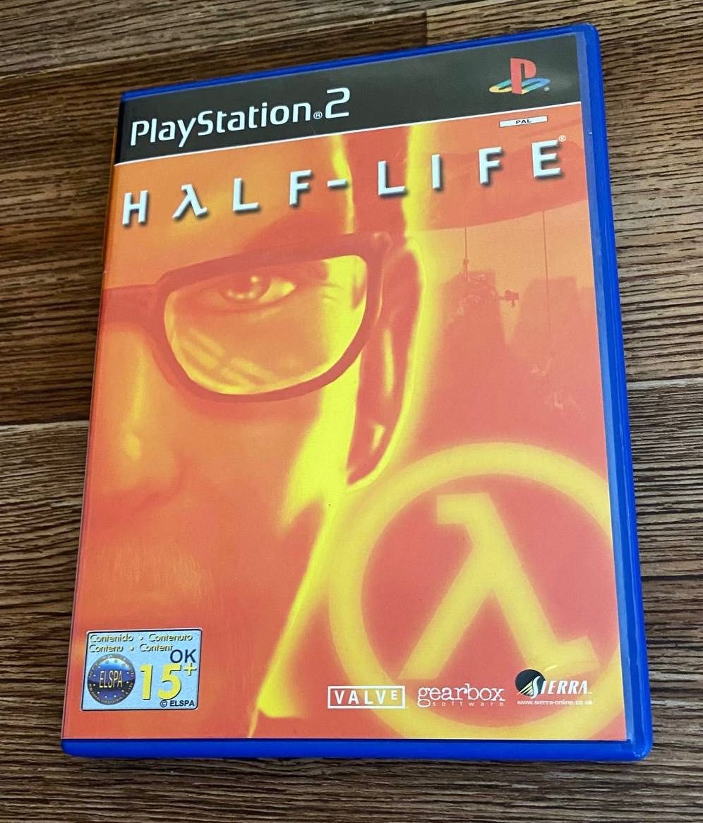 Гра Half-Life для Sony PlayStation 2.