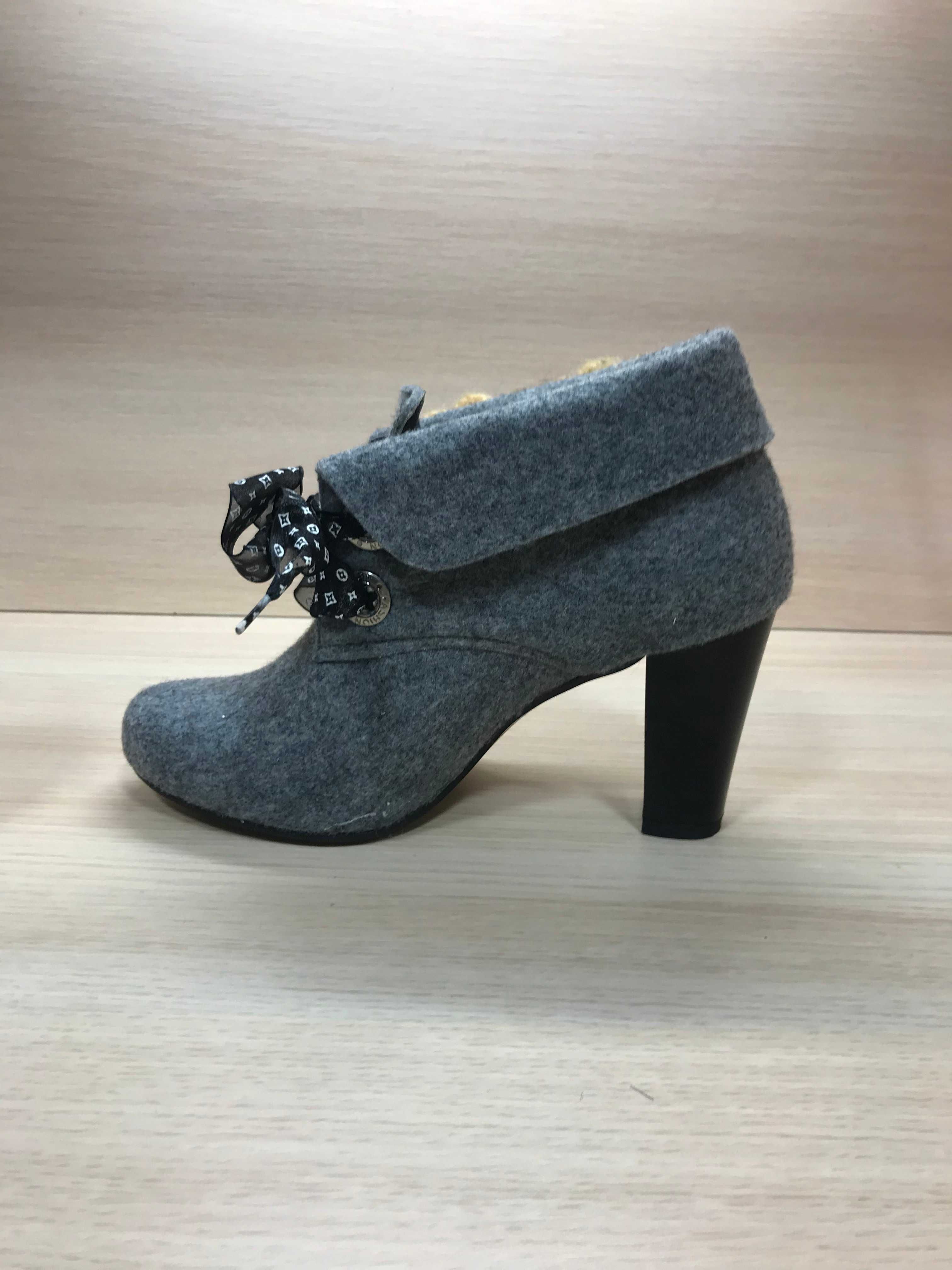 Cudowne botki r. 40 z filcu pumps półbuty na słupku 8,5cm obcas Pin up