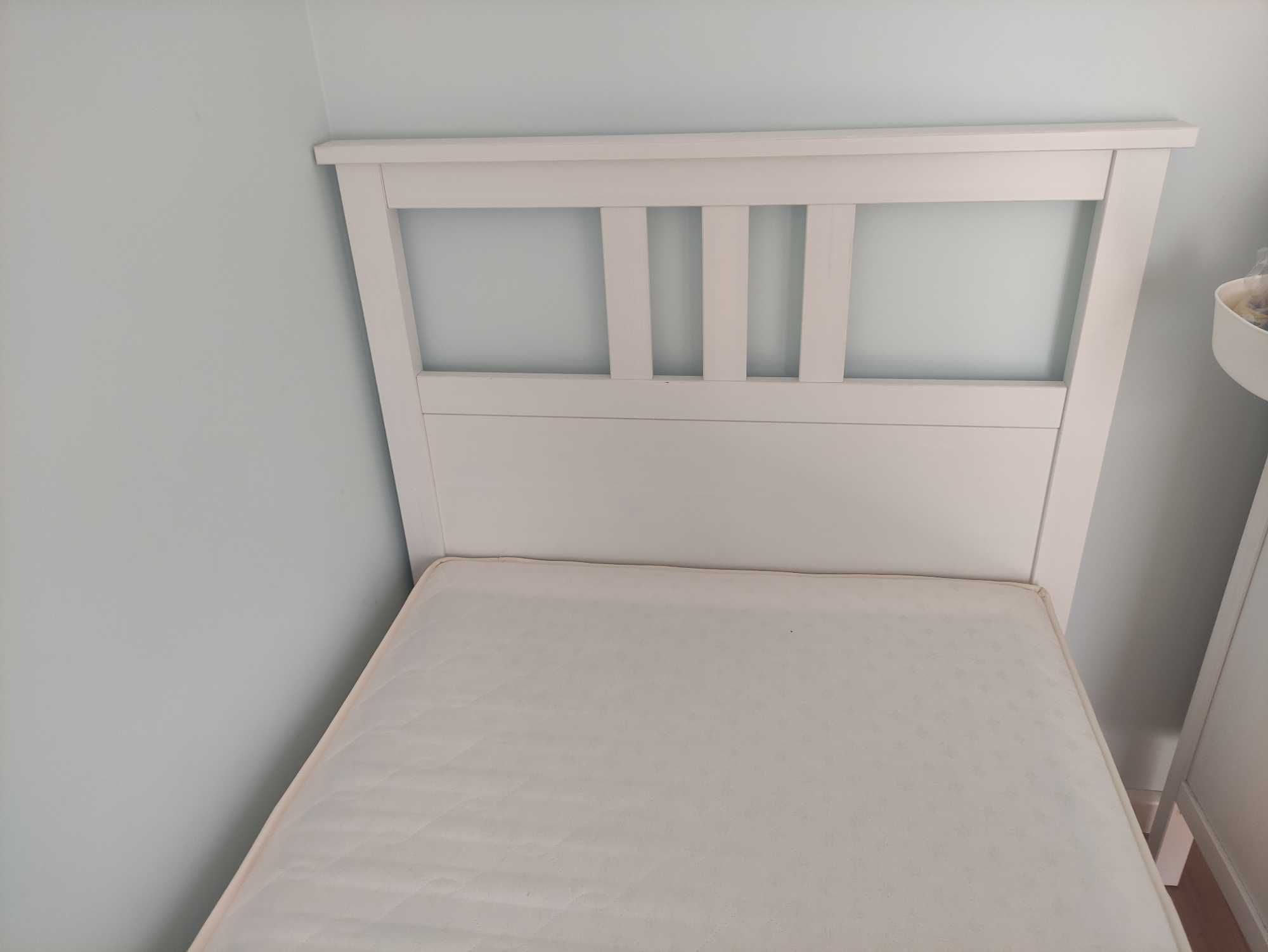 Sprzedam Łóżko z materacem 90x200 IKEA Hemnes / jak nowe