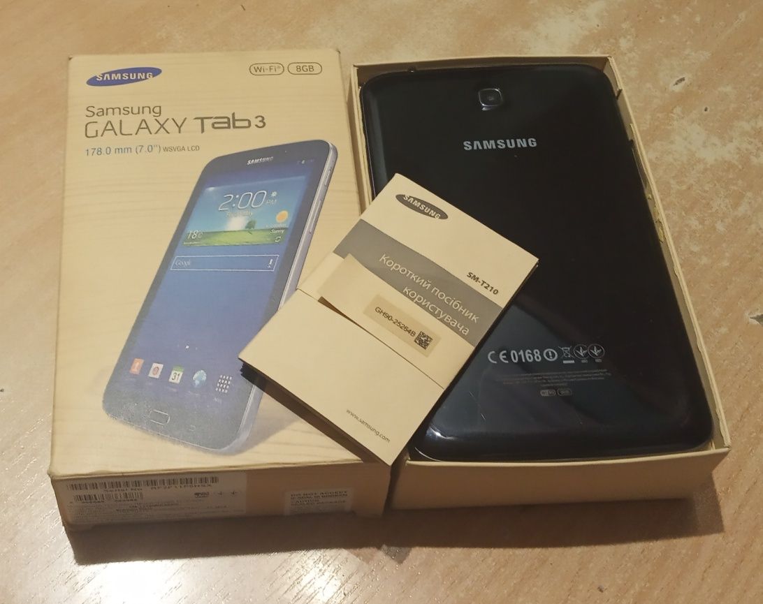 Samsung Galaxy Tab 3 SM-T210 + нов.чехол + наушники оригинал