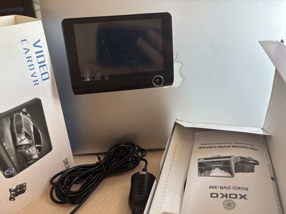 Відеореєстратор 3в1: камера в салон і заднього виду