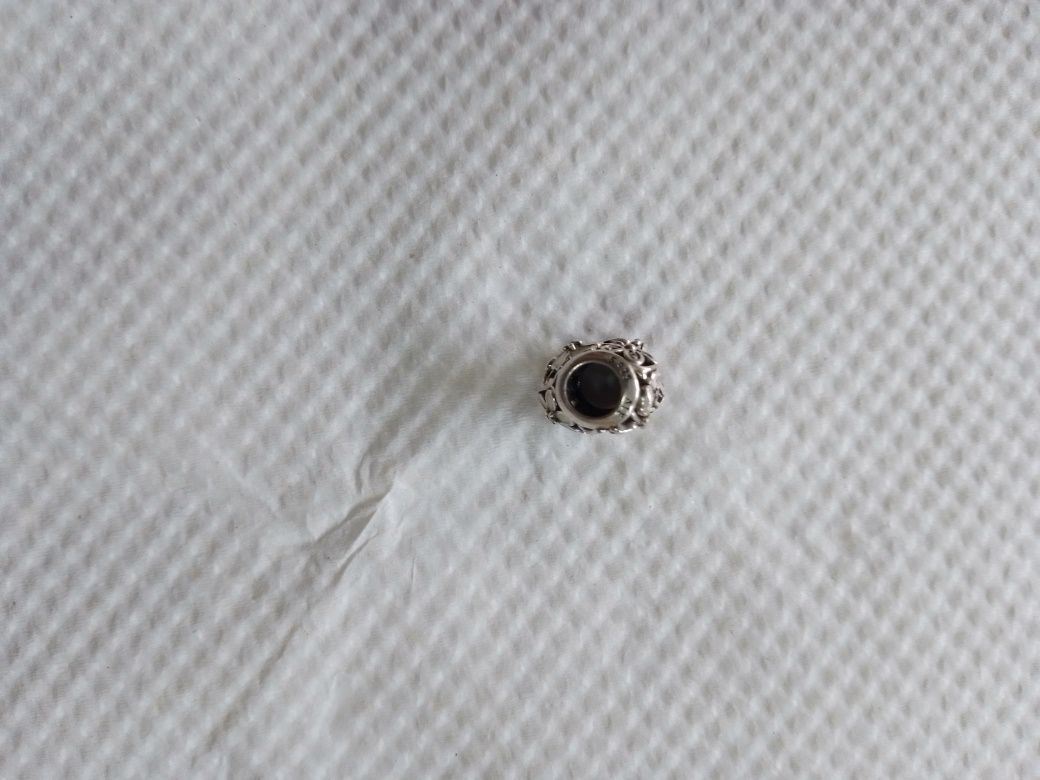 Conta coração com zirconias poeta original da pandora igual a nova