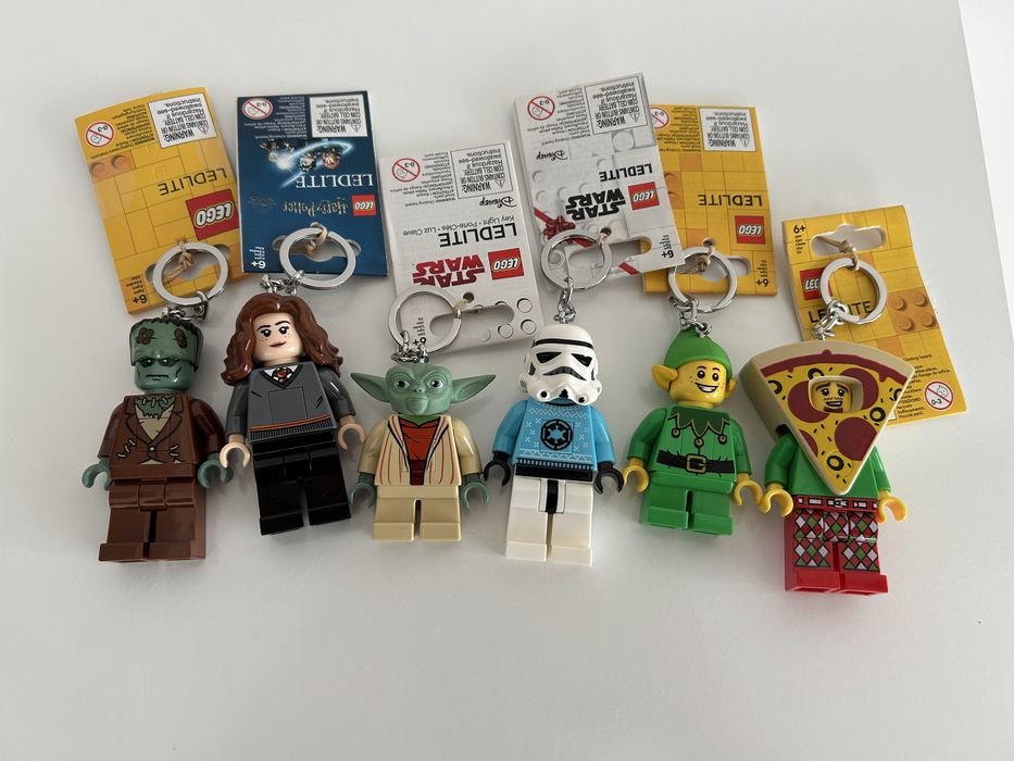 Zestaw breloczków. Brelok Lego z latarką 6 sztuk
