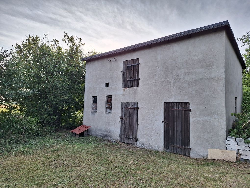 Działka budowlana wraz z domem do wyburzenia