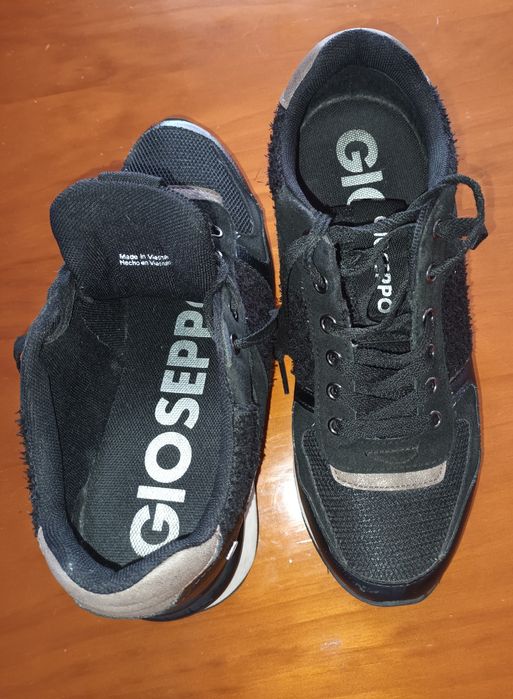 Par de ténis  - Gioseppe