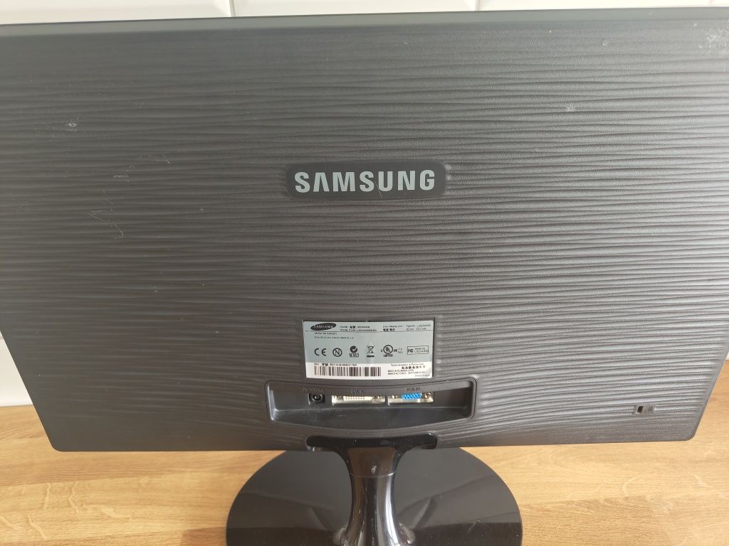 Monitor Samsung 23 całe LED matowy działa uszkodzone wejście