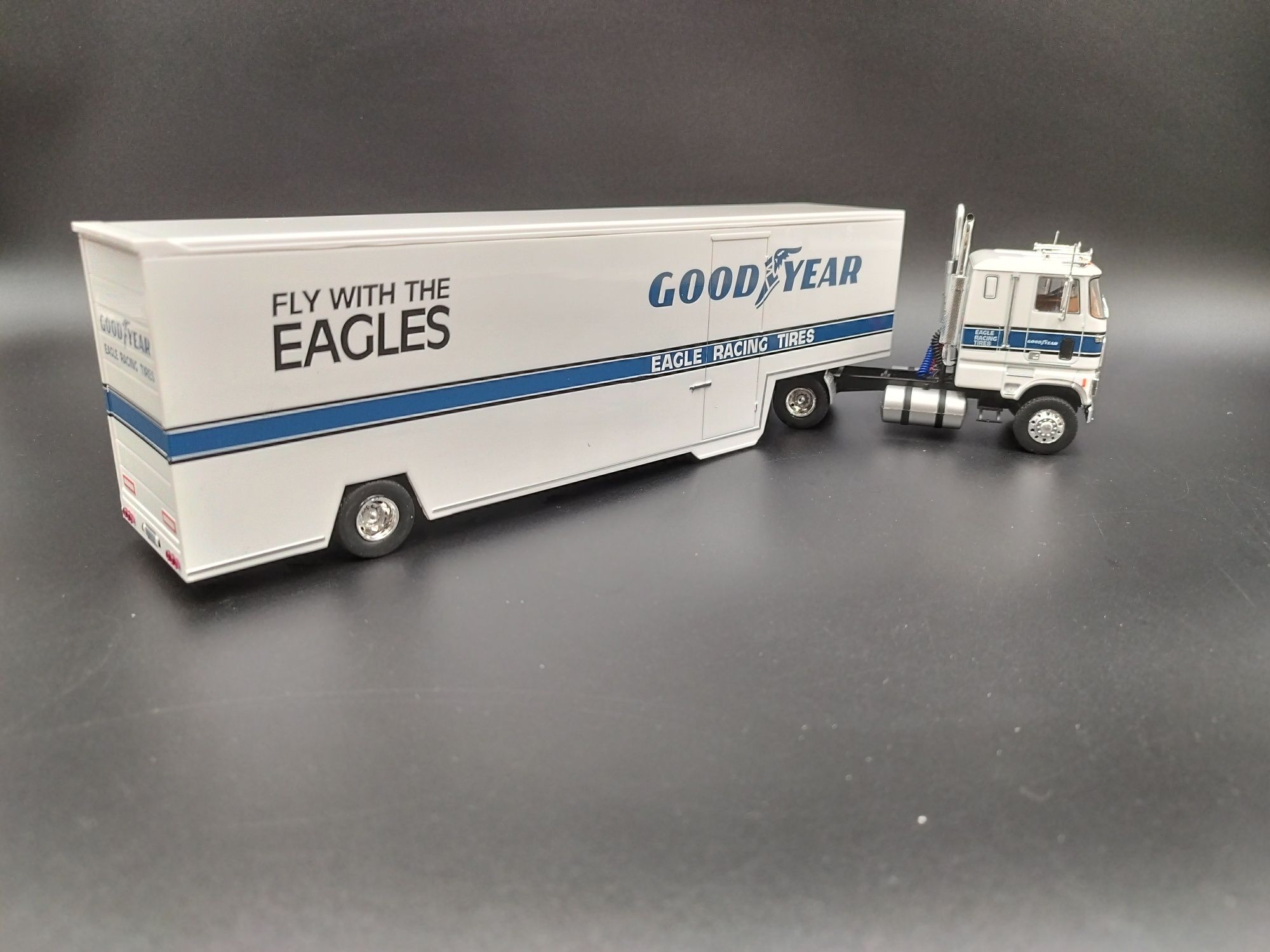 1:43 Altaya Ford CLT 9000 (1978) Good Year model