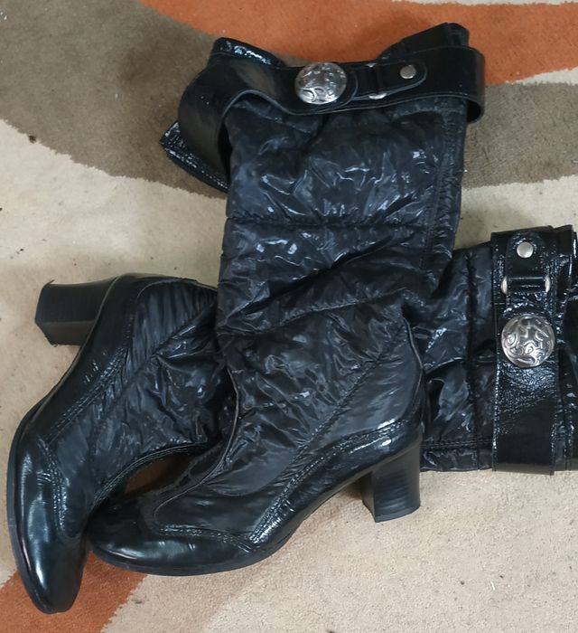 Variedade de calçado de senhora