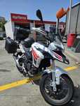 Benelli TRK 251 com acessórios