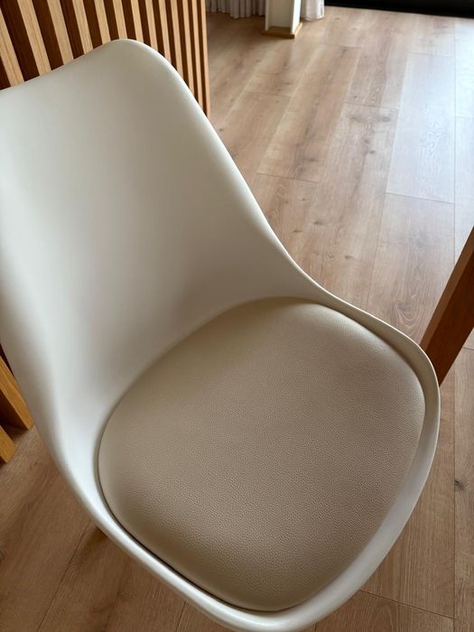 Mesa Extensível IKEA e Cadeiras
