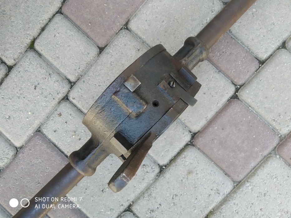 продам ручной труборез.приспособление для нарезания резьбы на трубах