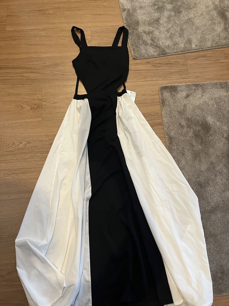 Vestido com abertura nas costas