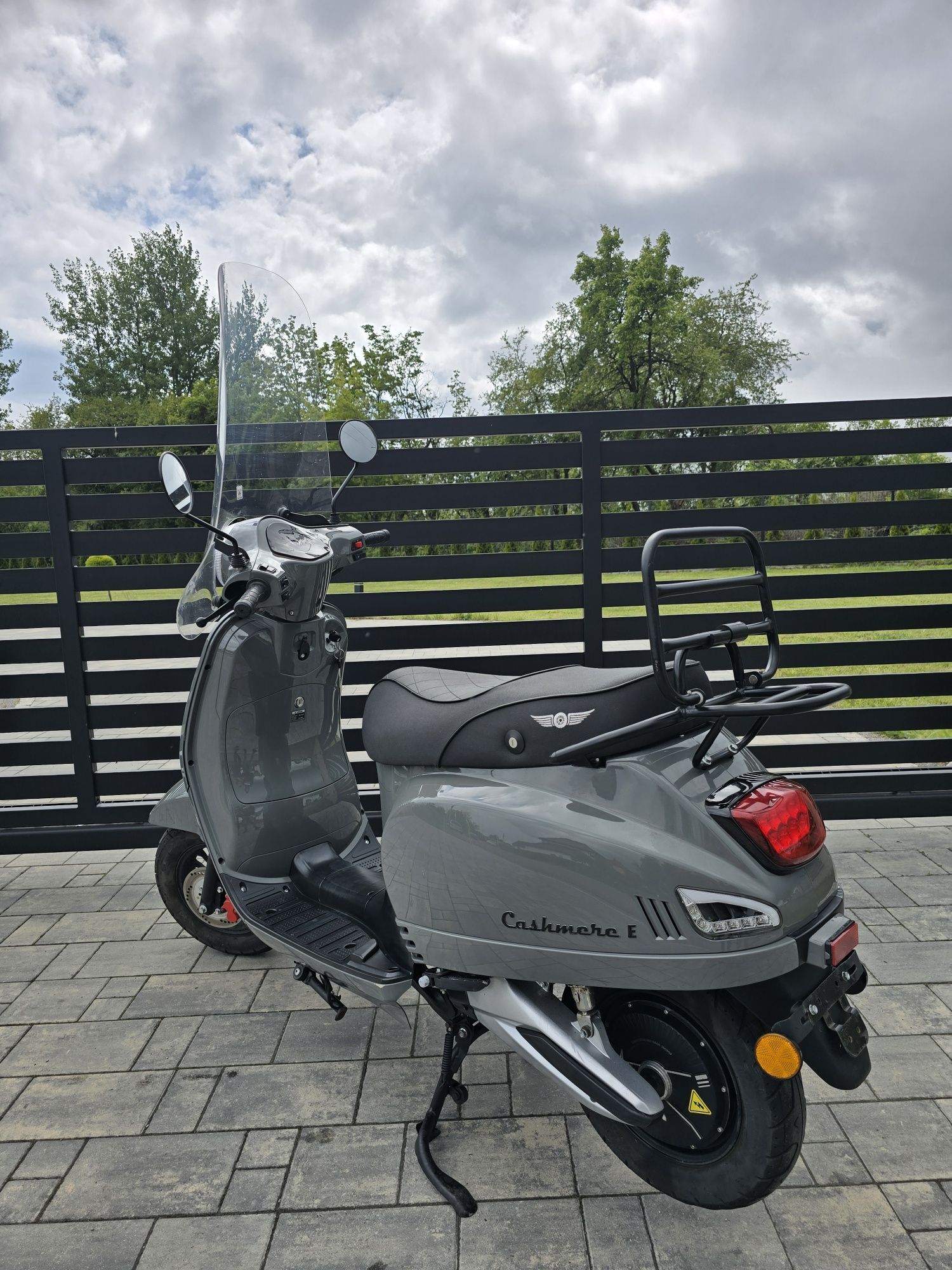 Skuter Elektryczny E-Cashmere Vespa Retro 2022r Wysoka Szyba Transport