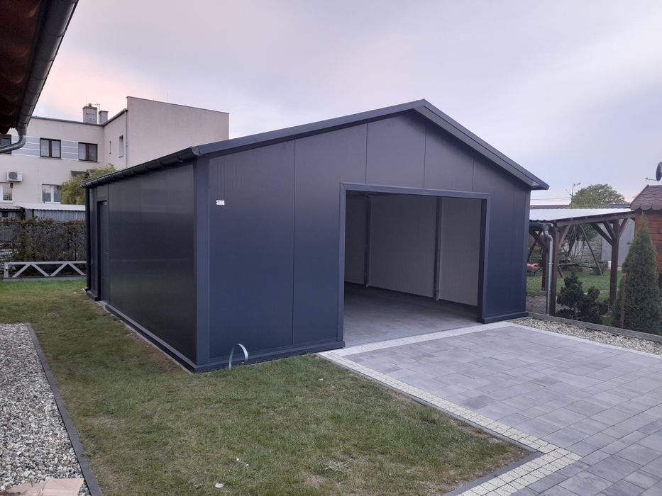 Garaż z płyty warstwowej płyta warstwowa PIR EPS izolacja profil ocynk