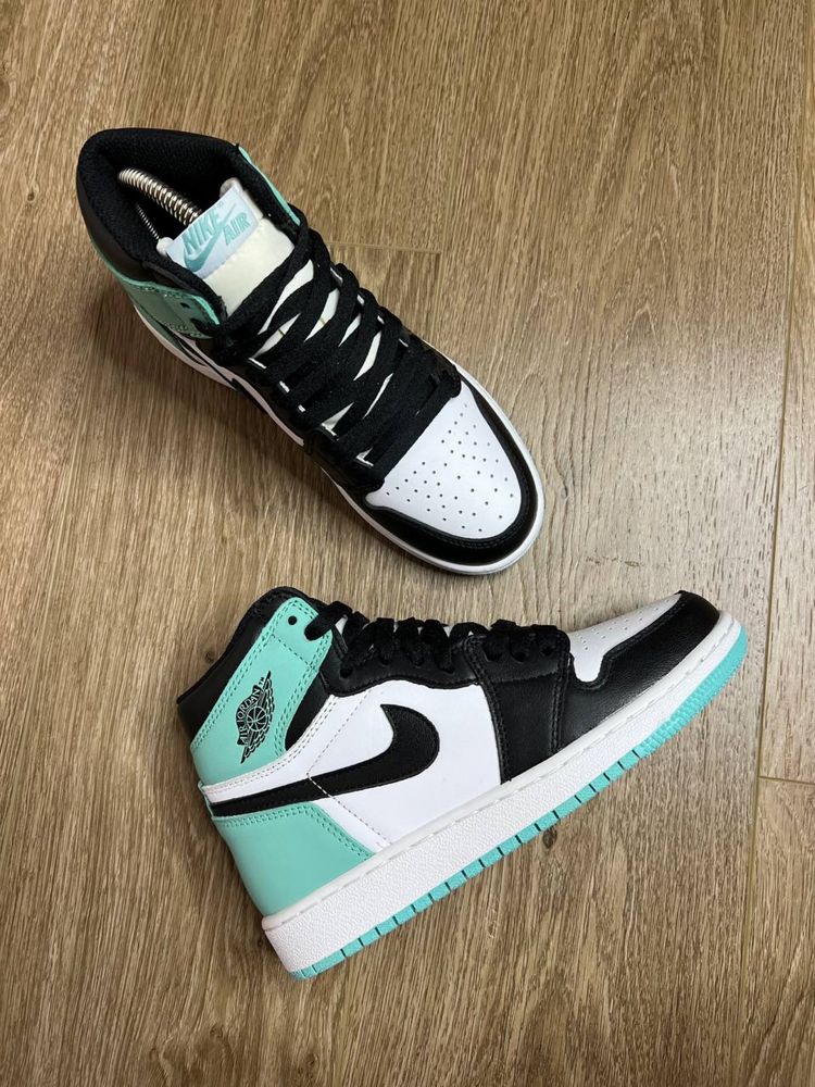 Продам БОМБЕЗНІ жіночі кросівки Nike Air Jordan 1 Mid “Tiffany Igloo”