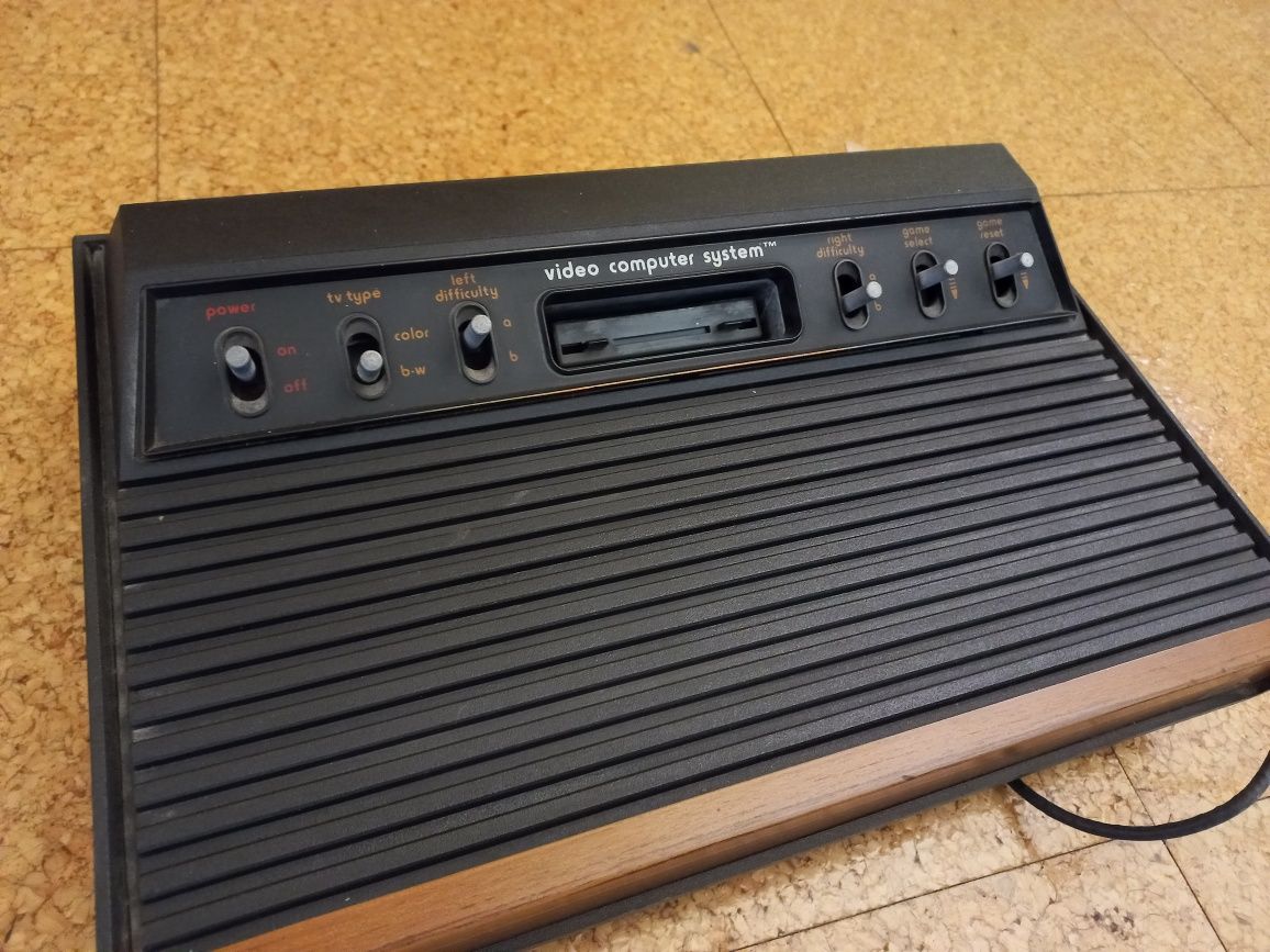 Atari 2600 de 1983 em excelente estado Vintage Original