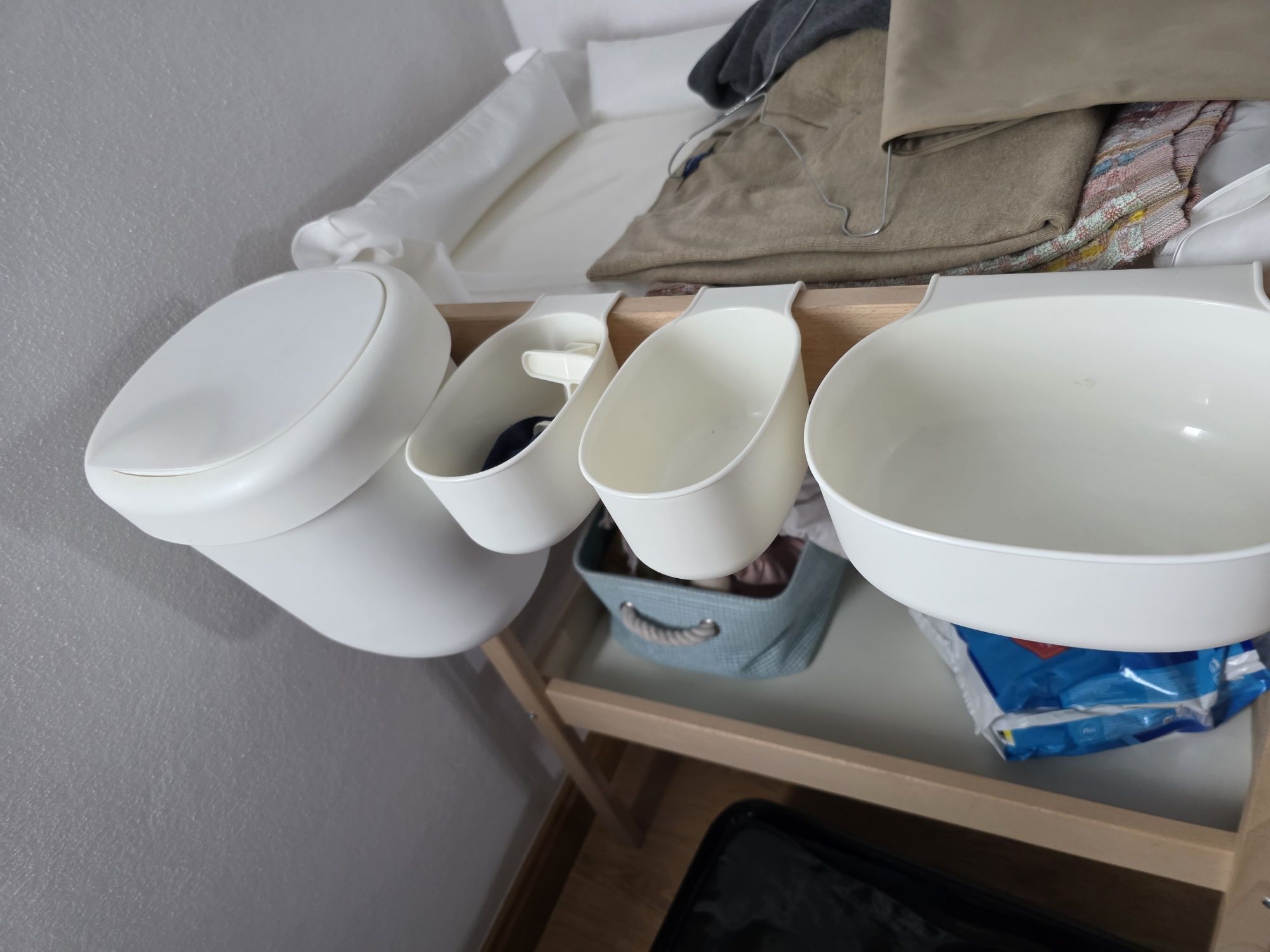 Fraldário Ikea com acessórios
