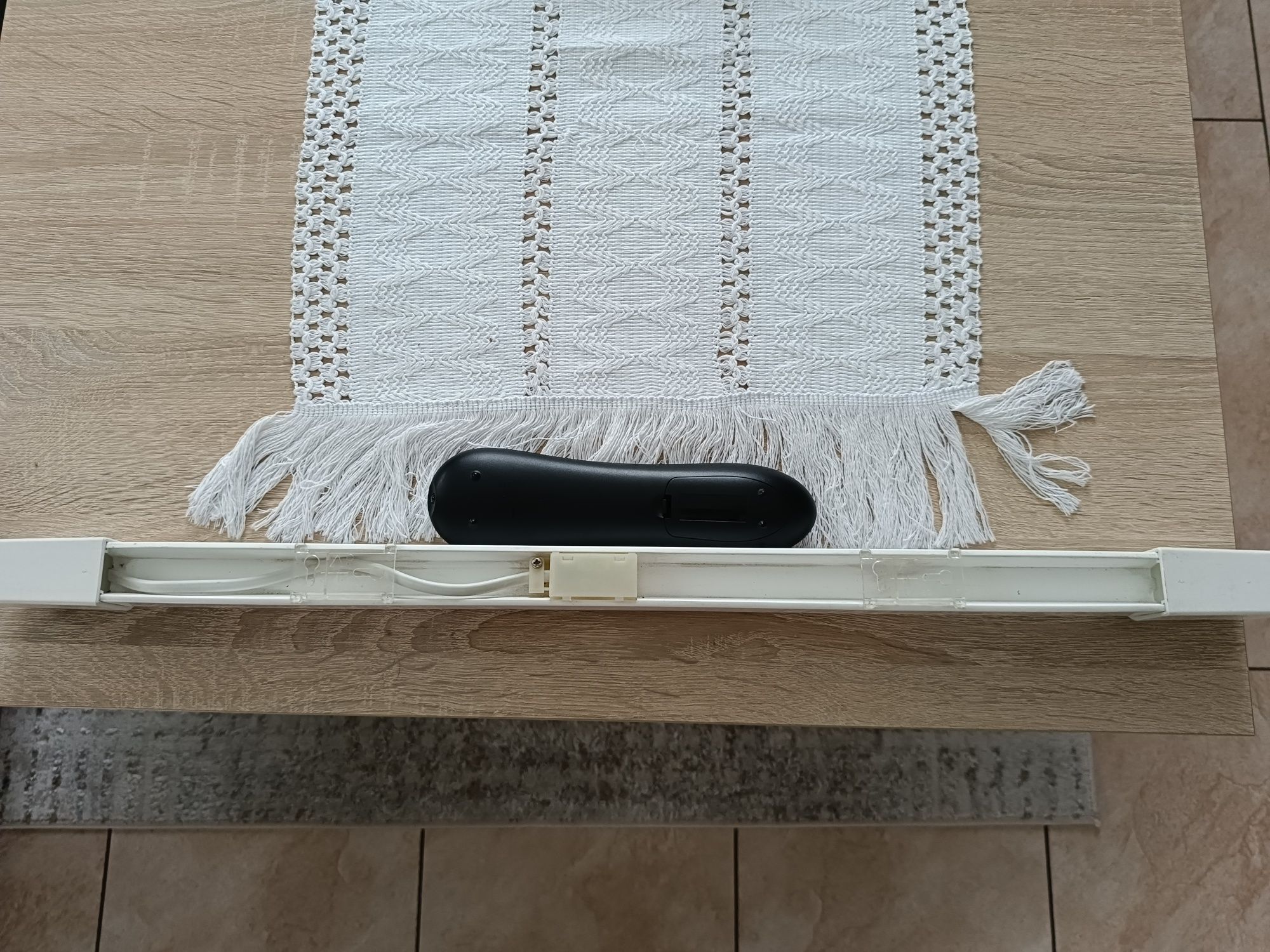 Lampa Ansult do oświetlenia blatu i  do szafy światlo  3000K