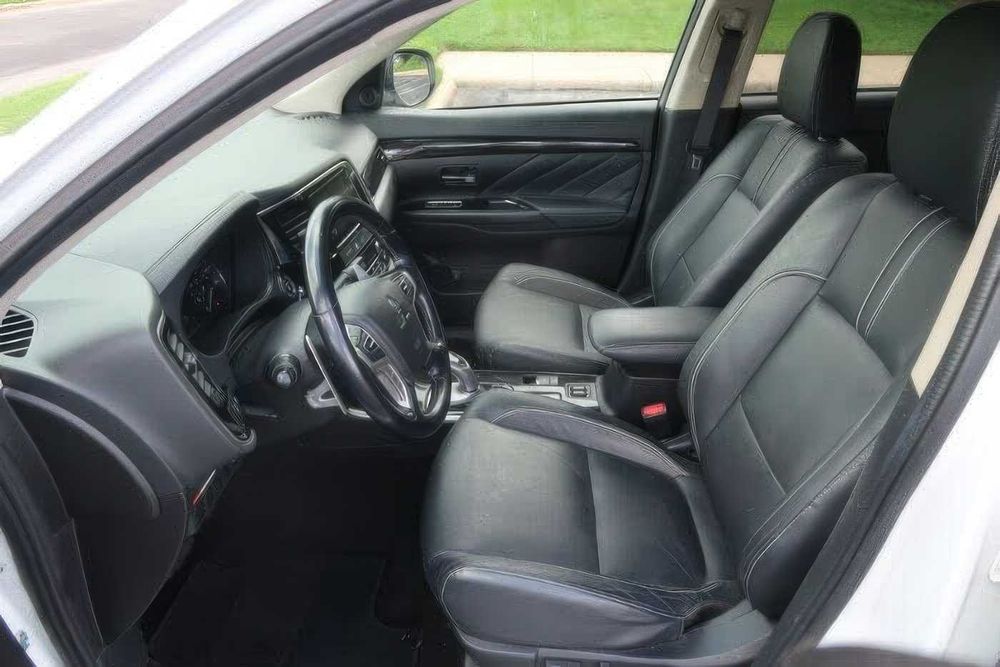 Mitsubishi Outlander Hybrid Plug-in SEL      2018