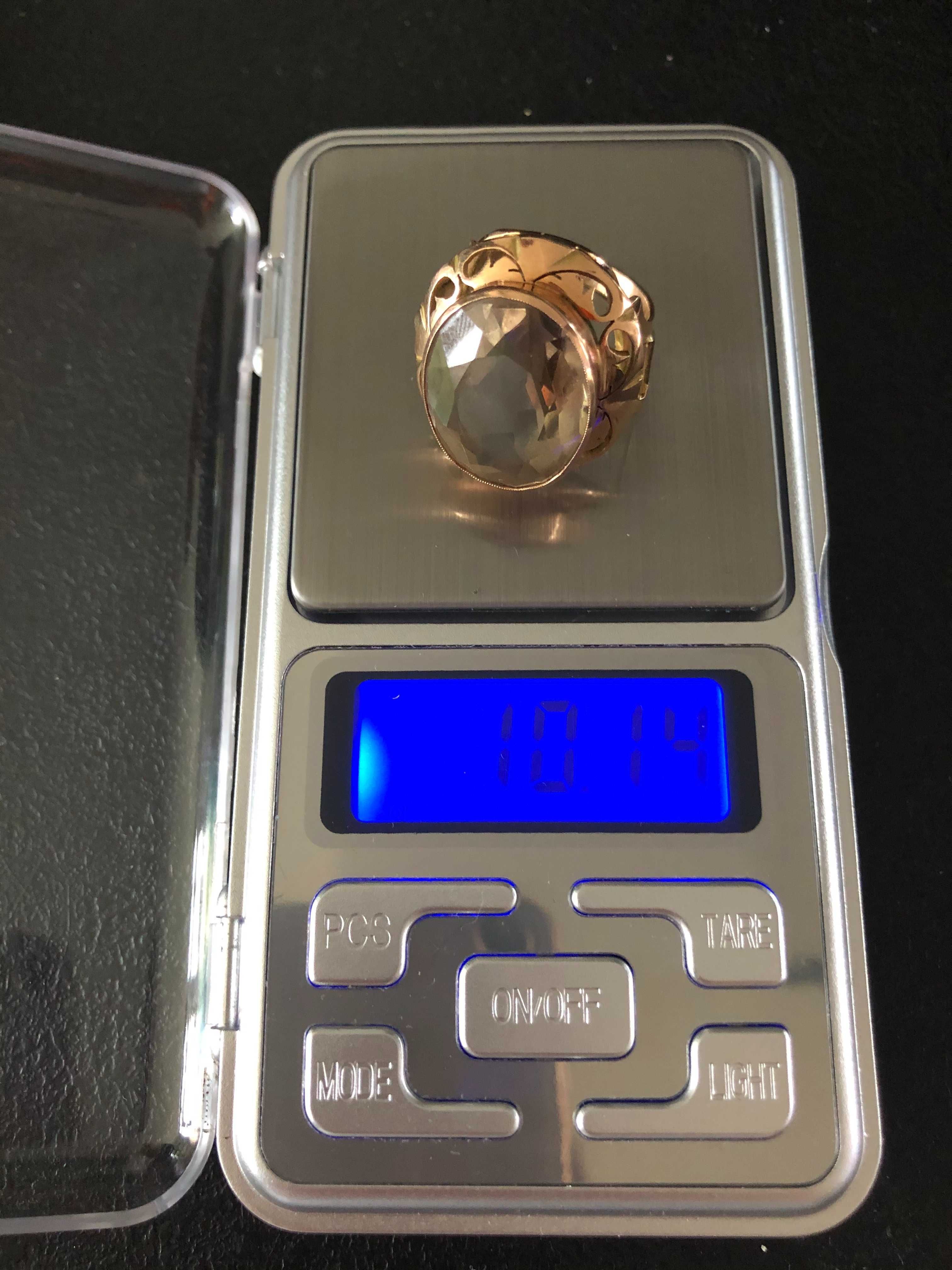 Złoty pierścionek 14 kt, pr.585, wag.10,14 z topazem firmy Warmet