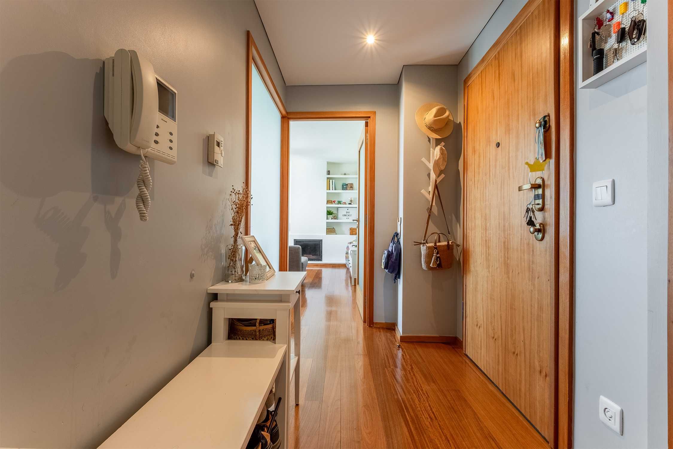 Apartamento T2 em Condomínio Fechado com Piscina