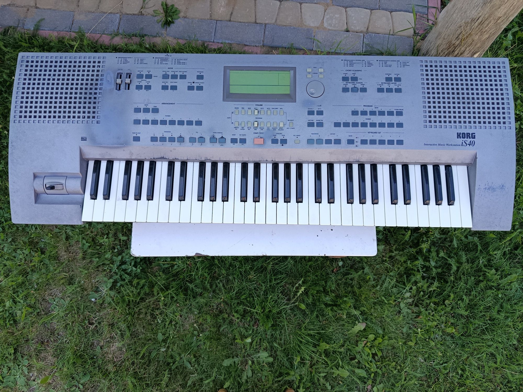 Korg is40 keyboard, klawisze