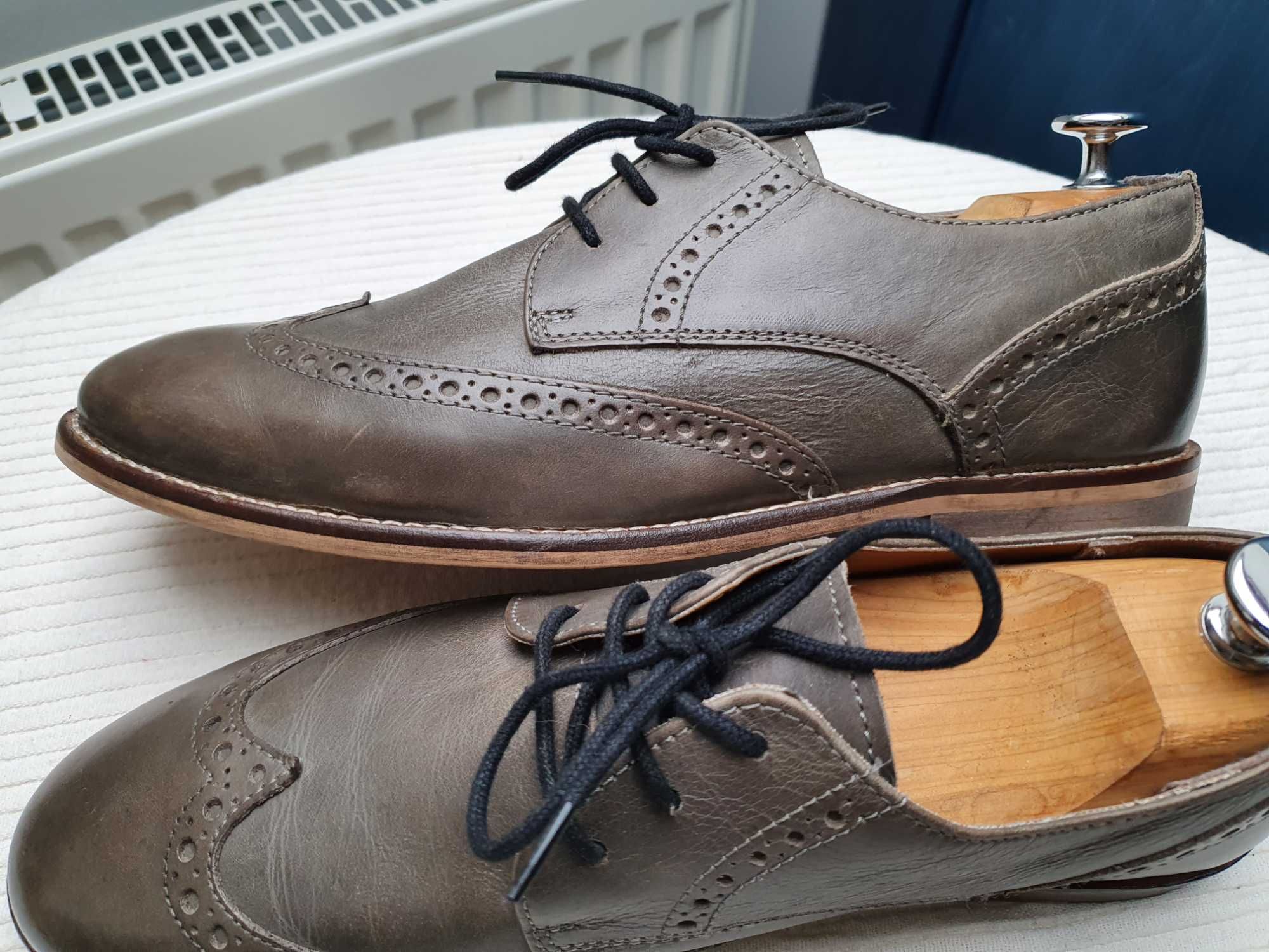 KG Kurt Geiger klasyczne buty brogsy roz. 41