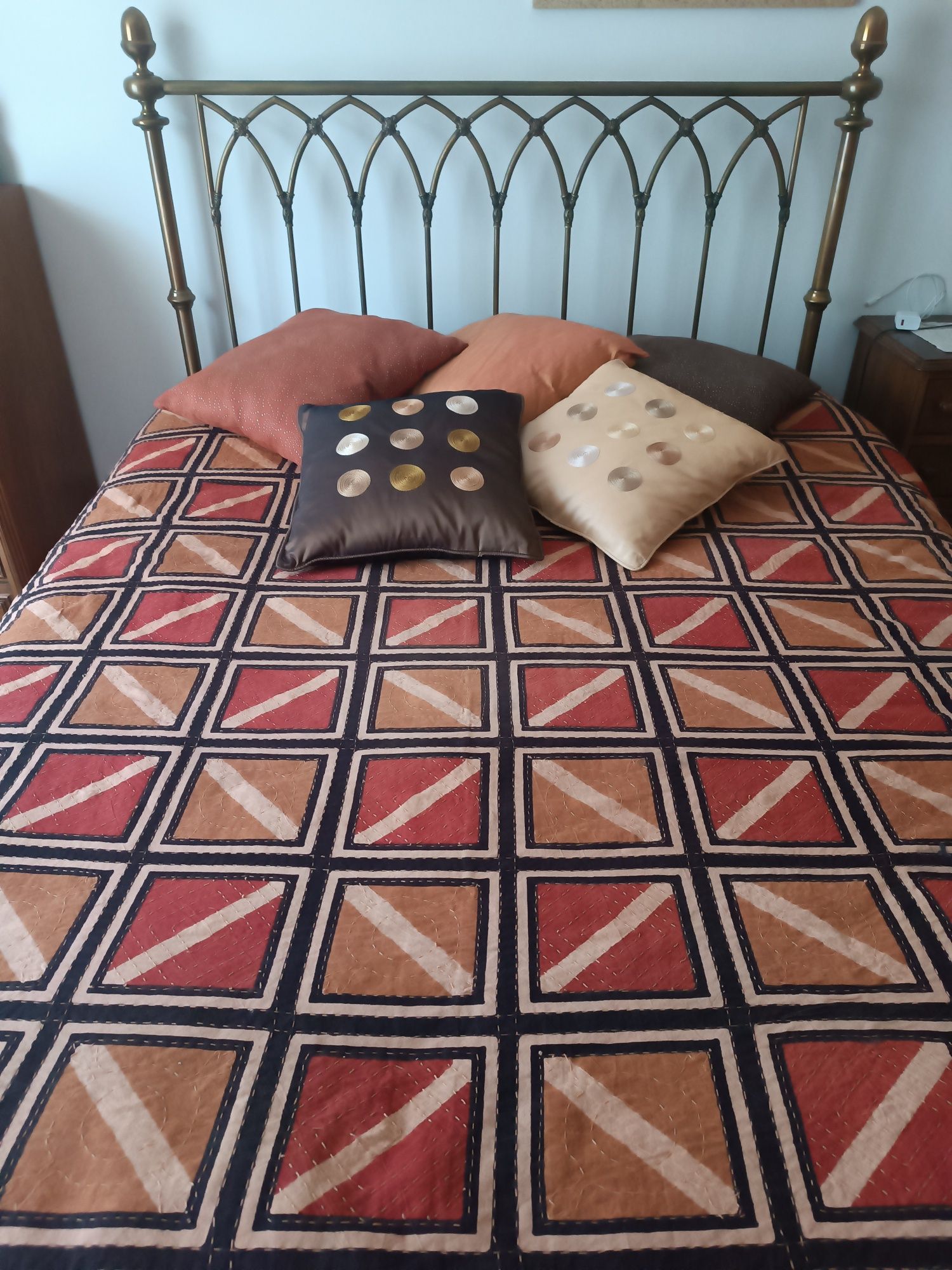 Cama em latão "velho" maciço