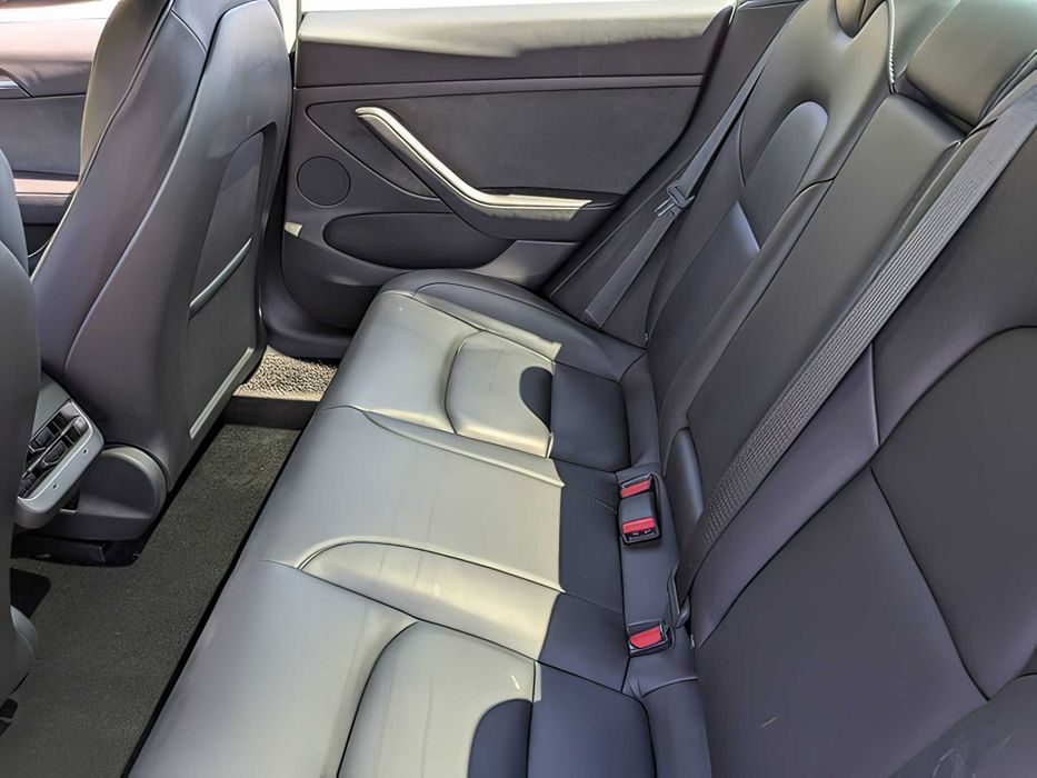 Tesla Model 3      2022