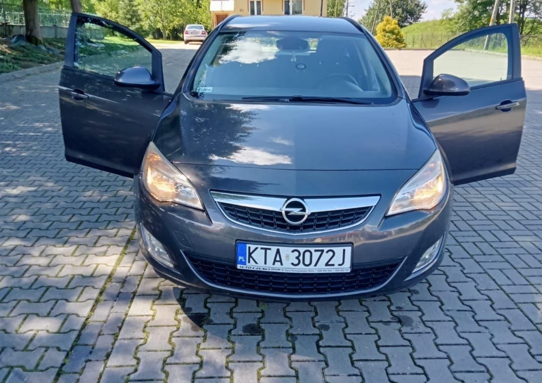 Opel Astra IV Tourer