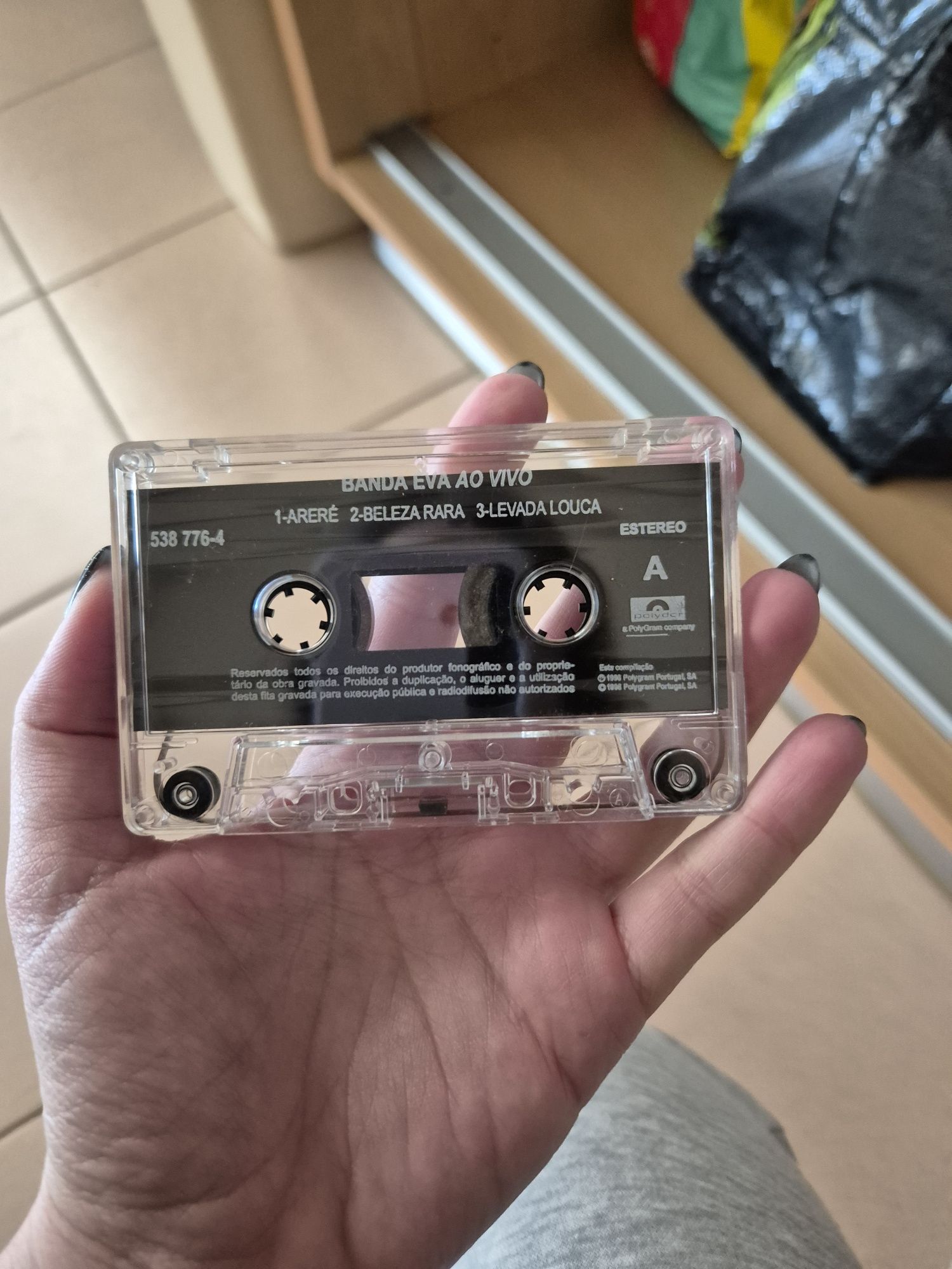 Várias cassetes de música