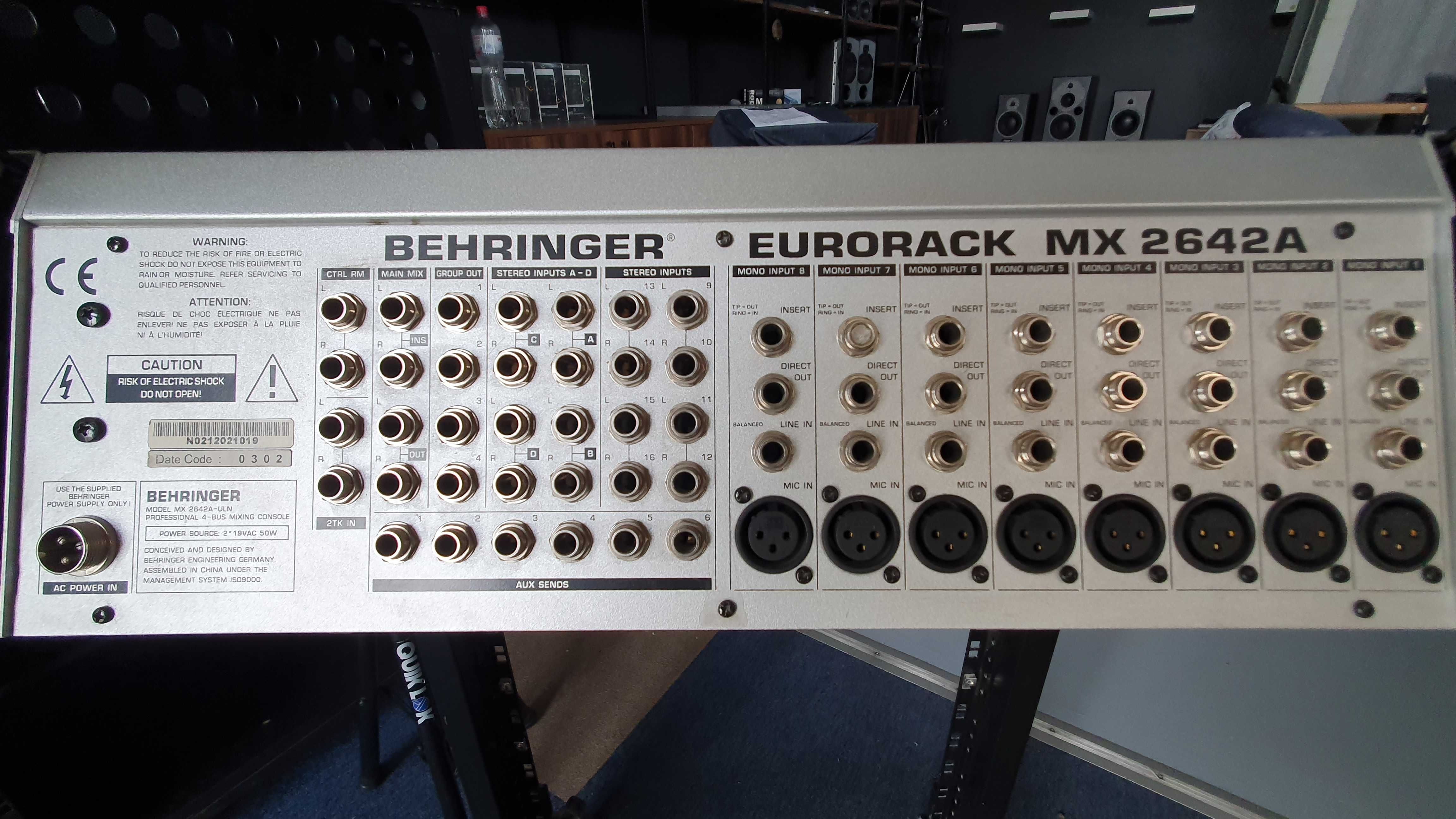 Behringer Eurorack MX2642A 26-Input 4-Bus Микшерный пульт