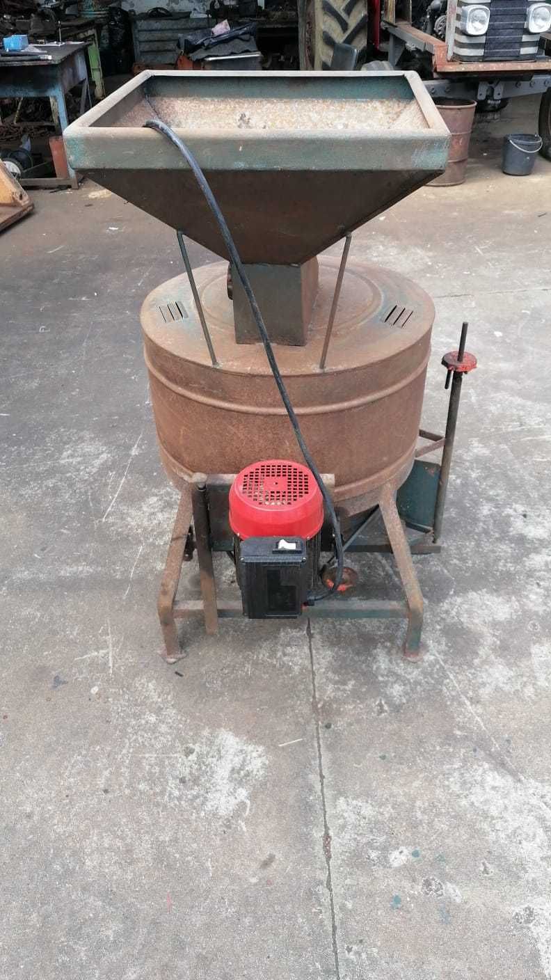 Moinho de cereais eléctrico