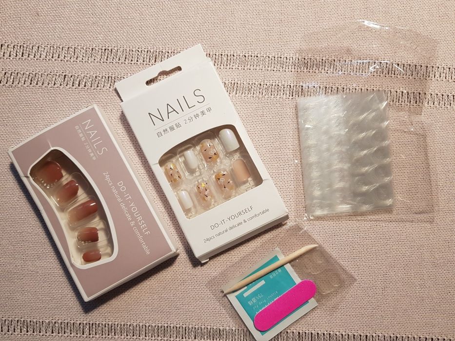 Zestaw paznokcie sztuczne tipsy + taśmy klejące