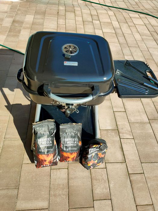 Grill węglowy z regulacją wysokości rusztu